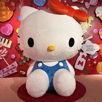 ハローキティ キティーちゃん スノードーム デューティーフリー 非売品 韓国 キティちゃん スノーグローブM ハローキティ50周年記念 誕生日