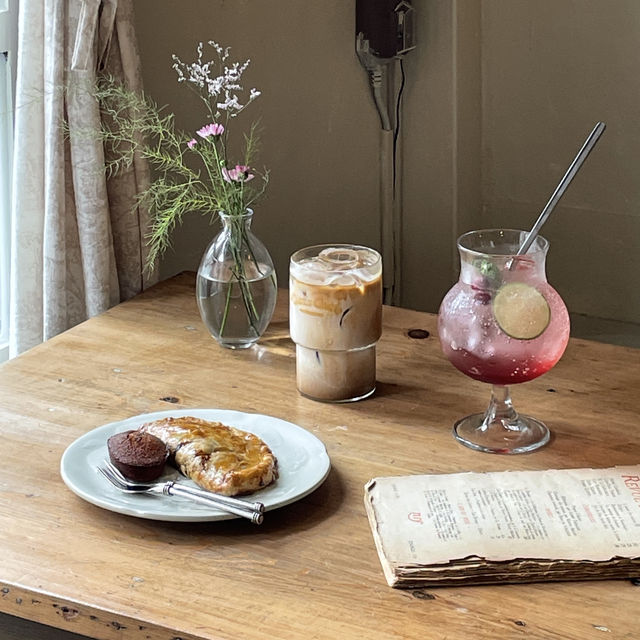 ヨンナムドンの細道にひっそりあるカフェ"witchandgretel" 🤎
