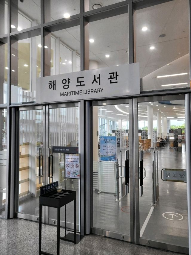 오션뷰 가득한 국립해양박물관 해양도서관