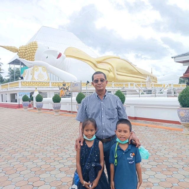 ไหว้พระขอพ่อท่านคล้ายวาจาสิทธิ์