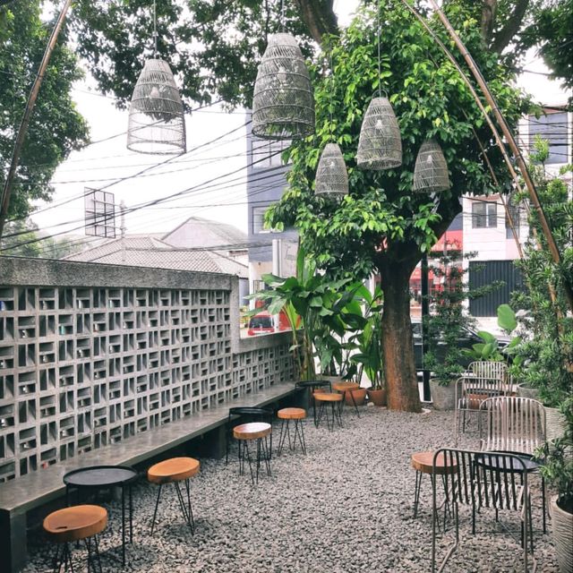 A COZY COFFEE SHOP IN BINTARO