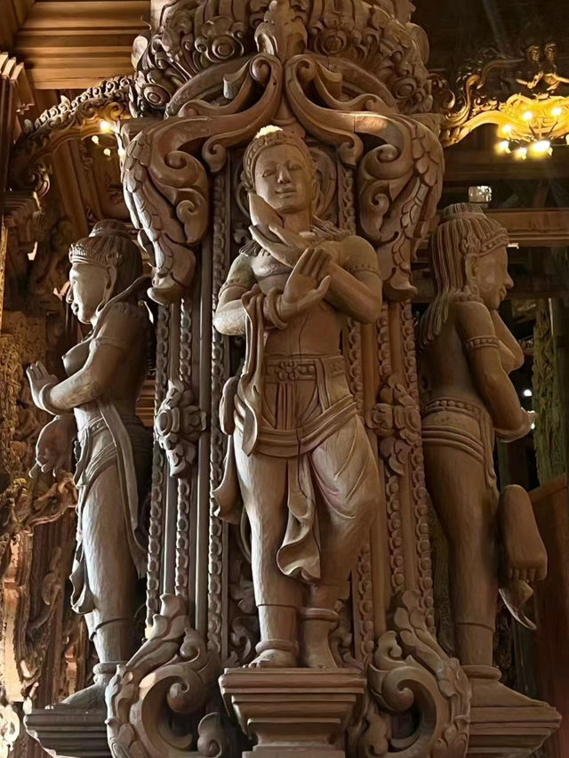 【泰國芭達雅春武里】真理寺：木雕佛寺博物館，註意穿著規定