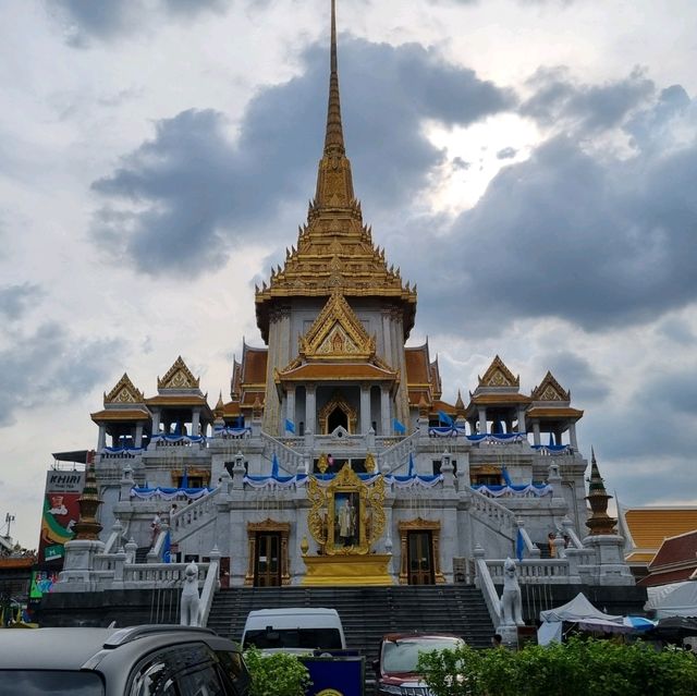 พระพุทธรูปทองคำ วัดไตรมิตรวิทยารามวรวิหาร