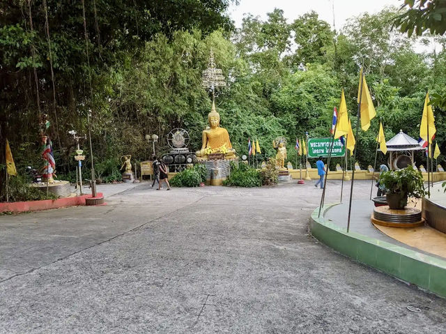 Phra Maha Chedi Tripob Trimongkol