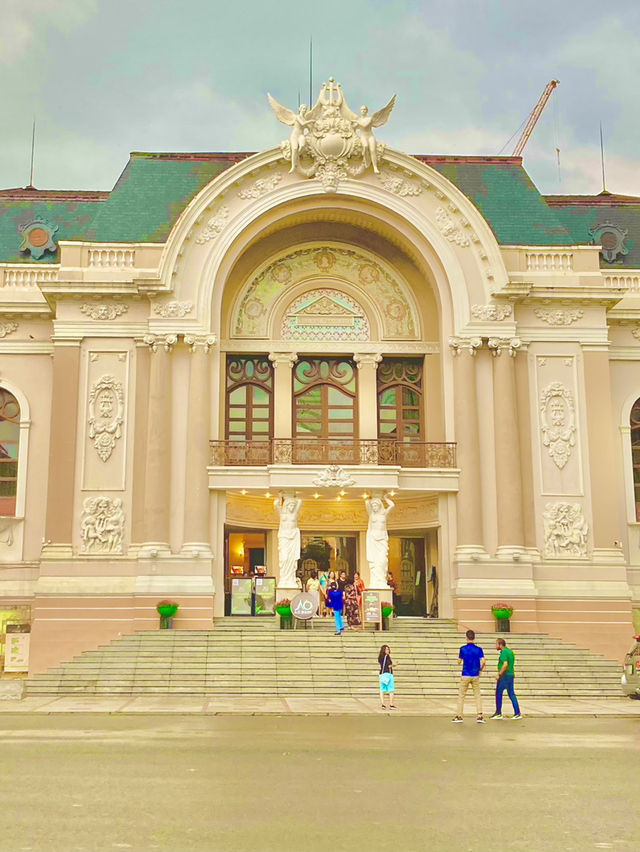 ヨーロッパにいるみたい✨ホーチミンの美しい建築【ベトナム旅】