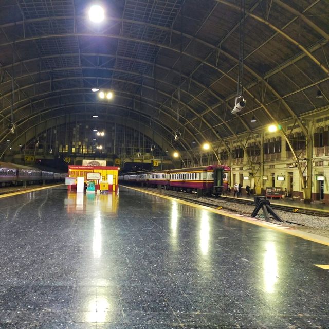 นั่งรถไฟเที่ยวกลางกรุงย่านเยาวราช