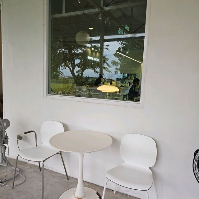 ร้านคาเฟ่ไวท์แคนตัส นนทบุรี