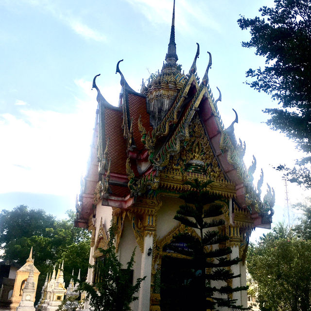 Wat Liap or in Thai Language (วัดเลียบ)