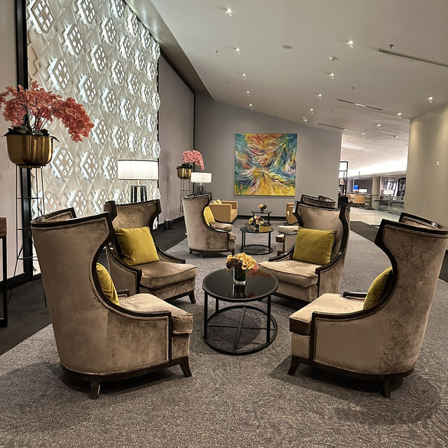 Ultimate Relaxation at the Golden Lounge Satellite