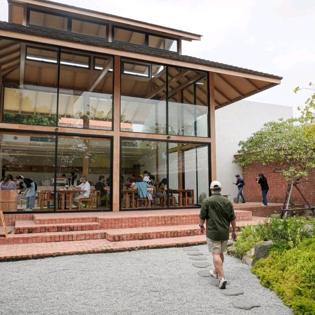 Chirp cafe & chat space คาเฟ่เรือนไทยแบบมินิมอล