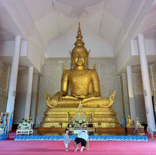 วัดสวยงาม พระพุทธรูปองค์ใหญ่ 