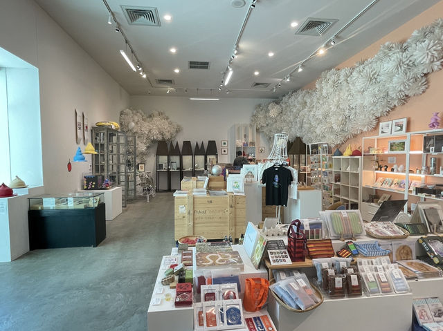 臺南中西區 純白色設計建築就是吸引眼球 臺南市美術館二館