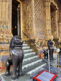 กราบพระแก้วมรกตที่วัดพระแก้ว