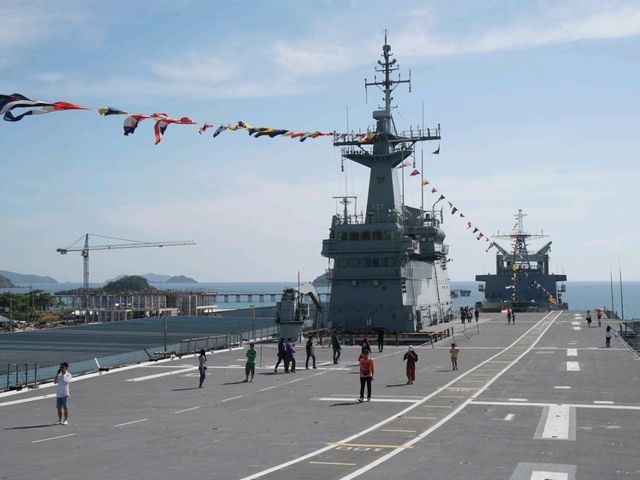 H.T.M.S. Chakrinaruebet เรือหลวงจักรีนฤเบศร