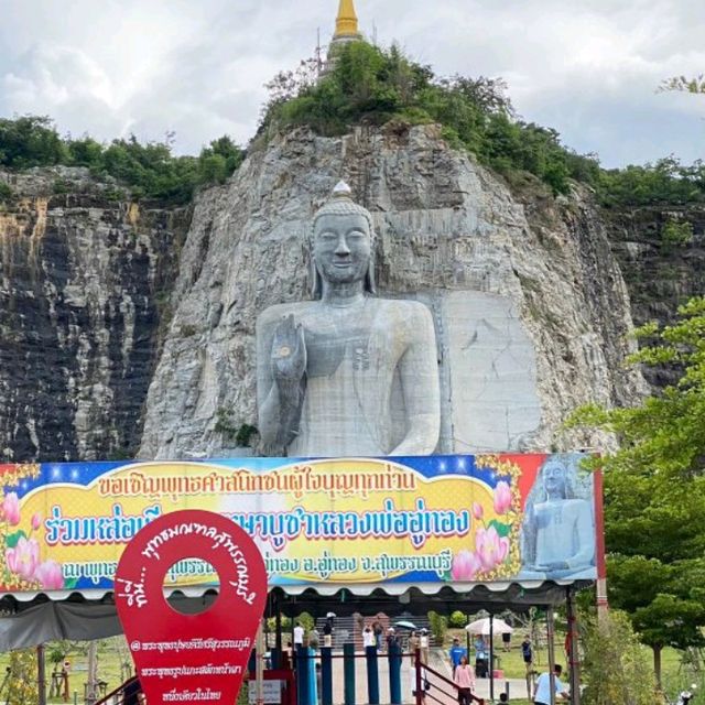 🙏พระพุทธรูปแกะสลักบนหน้าผามังกรบิน✨️