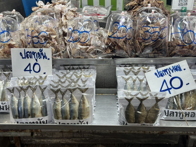 ตลาดประมงพื้นบ้าน อ่างศิลา