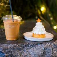 Ayatana Cafe: A Charming Spot in Charoenkrung with Festive Desserts and Unique Drinks