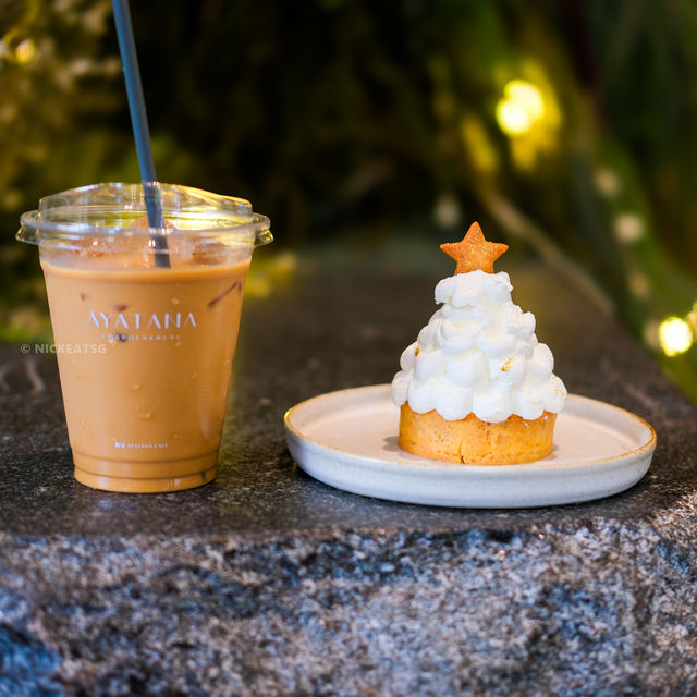 Ayatana Cafe: A Charming Spot in Charoenkrung with Festive Desserts and Unique Drinks