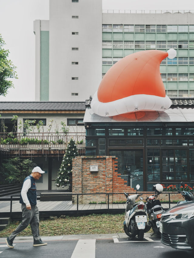 台北最萌聖誕老公公 偷偷爬上二樓 拍照、散步、打卡一次滿足 