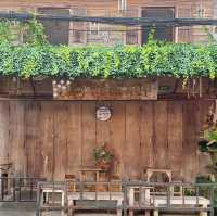 สองผัวเมีย Husband & Wife Cafe & Bar