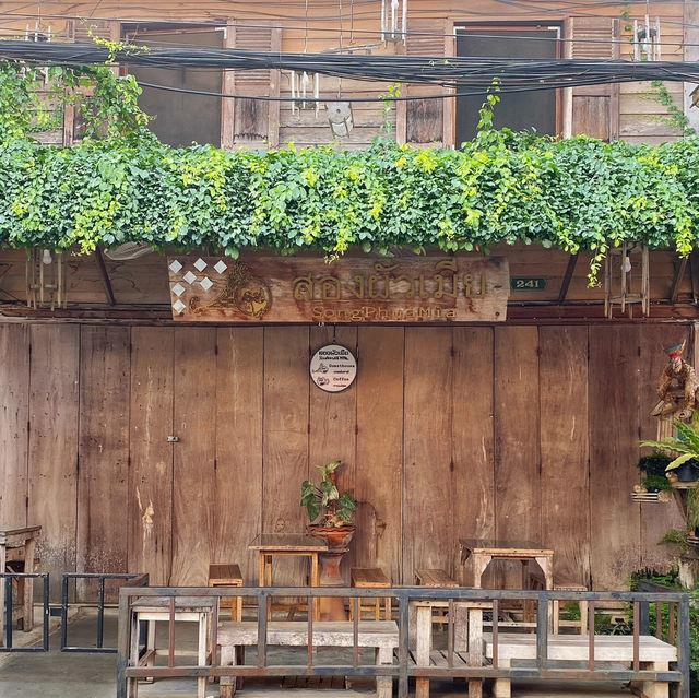 สองผัวเมีย Husband & Wife Cafe & Bar