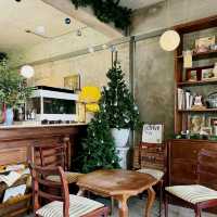 House of Marlowe: A Charming English-Style Cafe