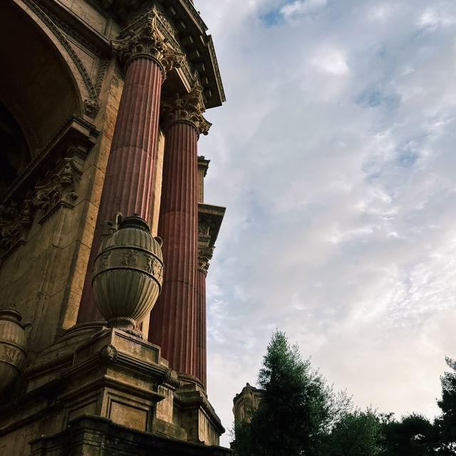 Palace of Fine Arts 充滿古羅馬/希臘色彩的藝術宮