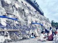 龍目島當地著名景點推薦：Senggigi Beach，適合拍照打卡親子遊。