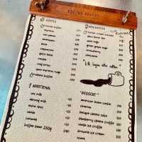 裝修簡潔好chill嘅咖啡店☕️