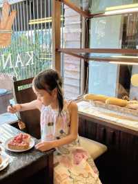 ร้าน“ขนมอบ” ร้านขนมปัง ริมแม่น้ำปราจีน