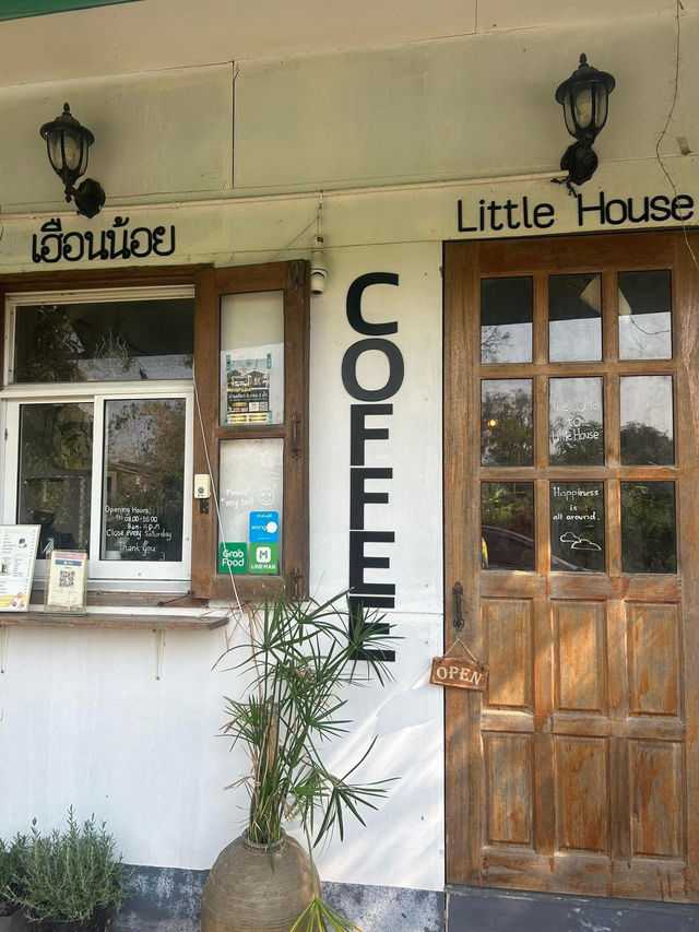 เฮือนน้อย Little house-coffee and bakery