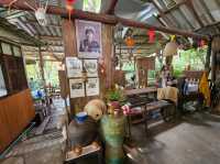 เรือมอญ ริมสวน