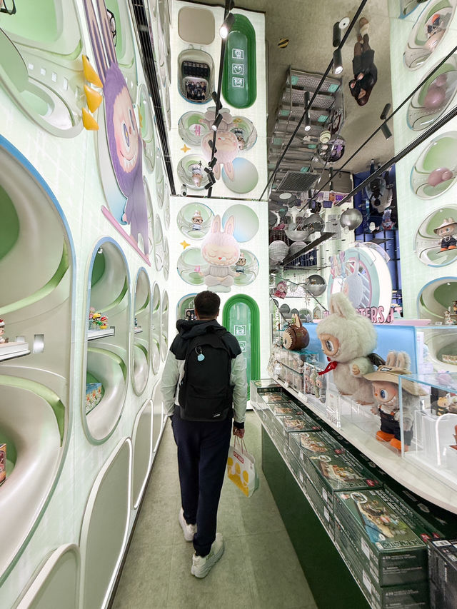 上海景點｜最大官方pop mart旗艦店✨