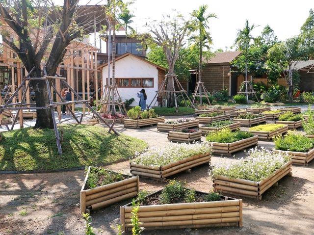 คาเฟ่ริมน้ำ หอมดิน กลิ่นจันทร์