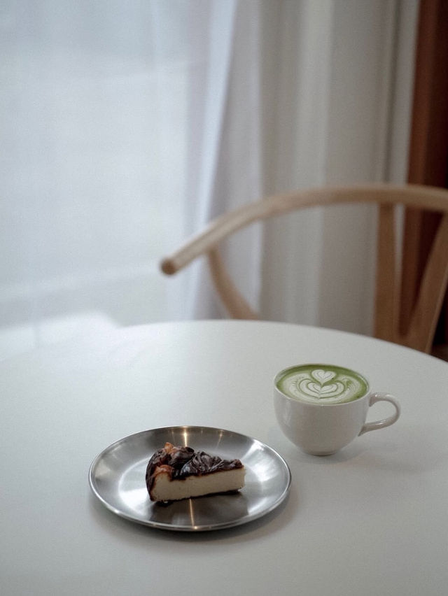 🥯 8 Days a week : คาเฟมินิมอล เชียงใหม่
