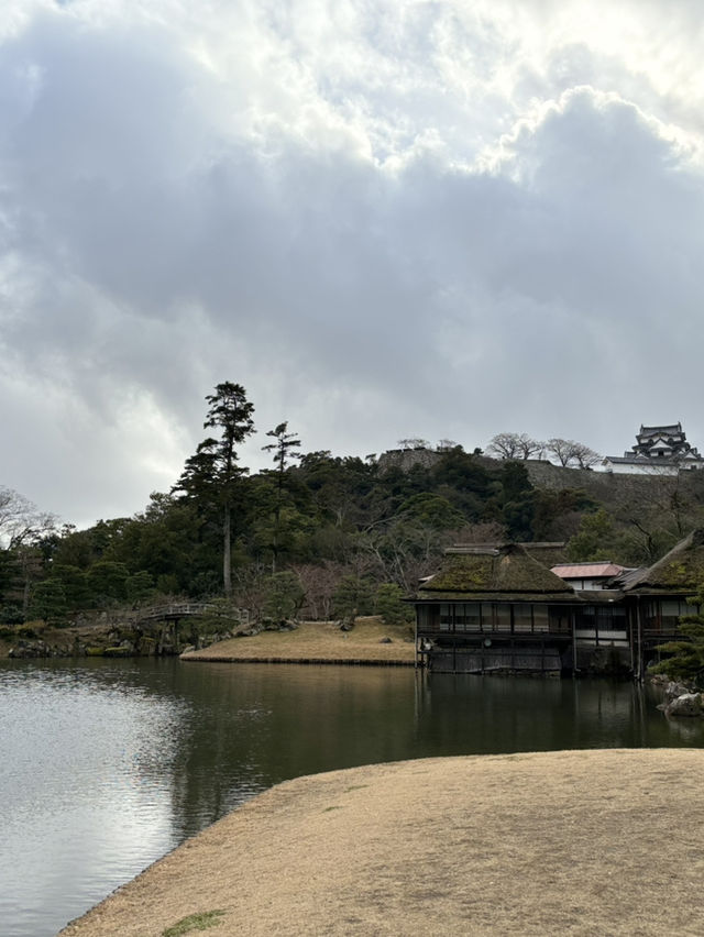 《玄宮園：彥根城附近的和式園林》