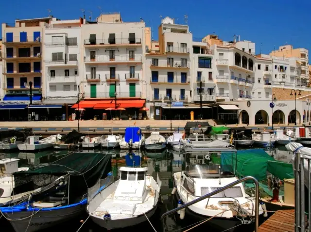 L'Ametlla de Mar位於黃金海岸 (Costa Daurada)，是放鬆身心、享受水上運動和水肺潛水的目的地