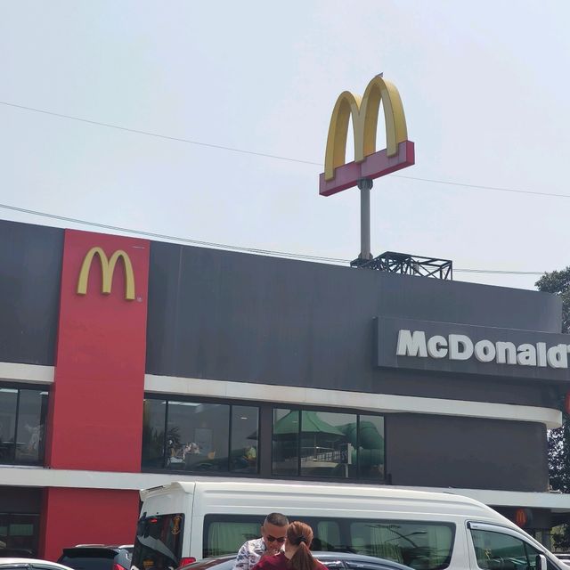 แวะเติมพลังที่ McDonald's จุดพักรถมอเตอร์เวย์