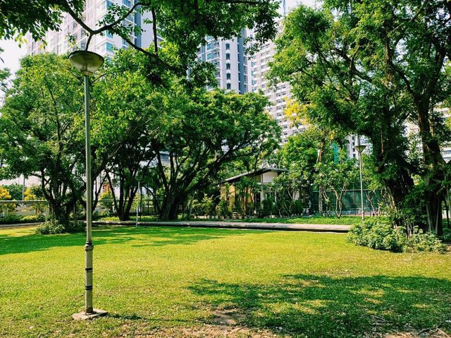 泰國曼谷市中心素坤逸區百年老體育場百年大學校區一日遊行程，體驗曼谷百年歷史底蘊，適合休閒打卡拍照📸