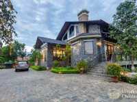 Ui Valley Chateaux