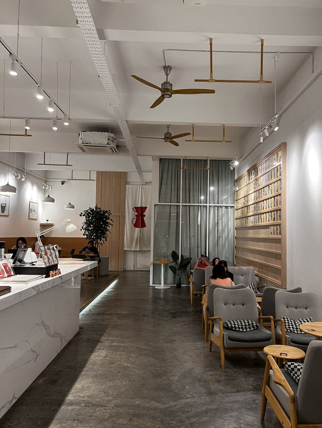 Quiet nights, quality brews — Angang Roastery is the perfect late-night coffee!