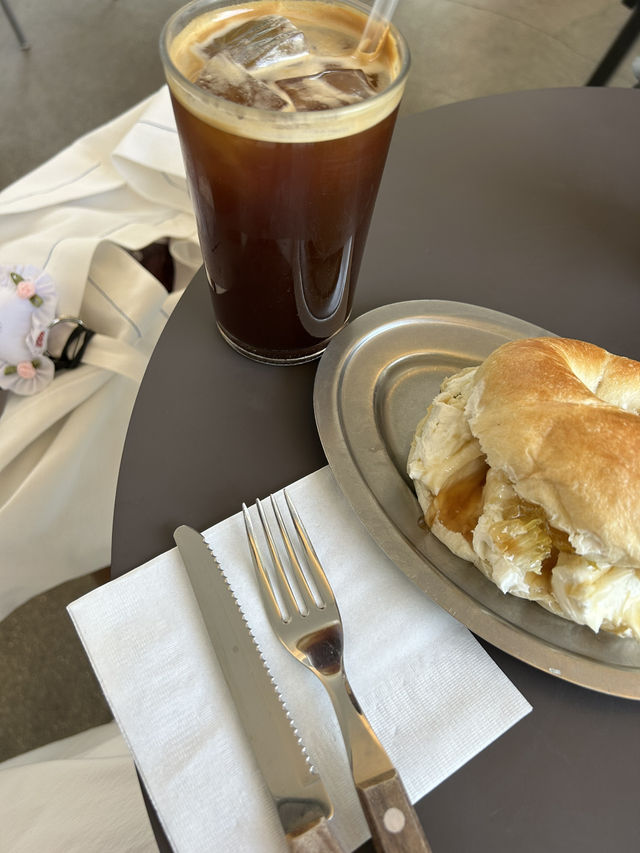 【韓国/梨泰院】朝8時open❣️ハチミツ&チーズが絶品なベーグルcafe🥯