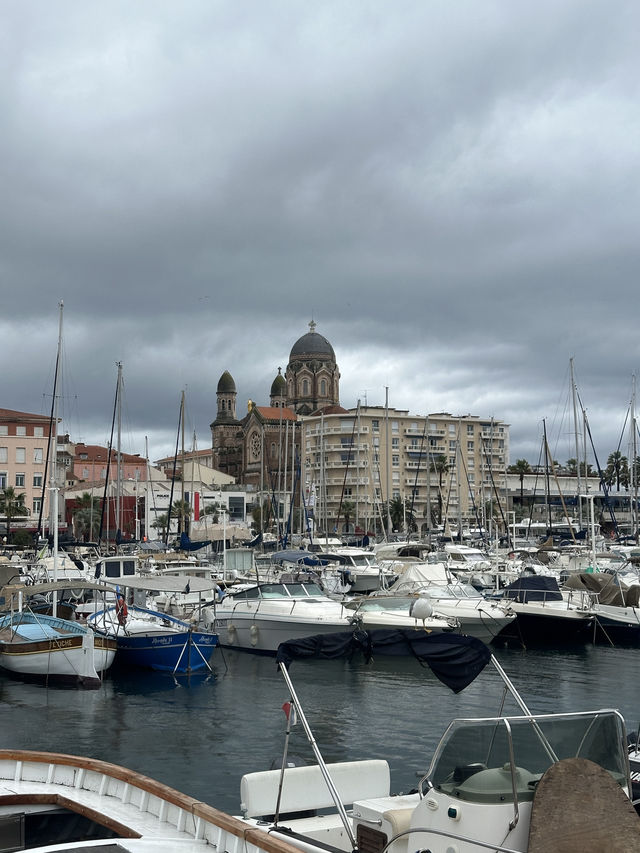 Fréjus เมืองชายฝั่งในฝรั่งเศส