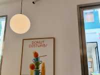 曼谷| 甜點控請收藏曼谷超可愛多拿滋店Donut Disturb 藏身Ari文青社區，拍照打卡100分！