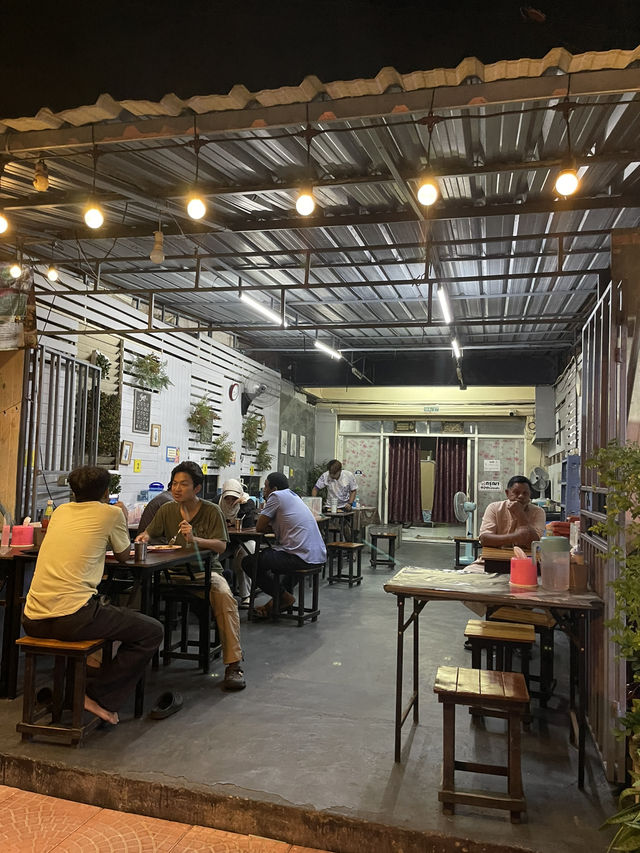 ร้านยำไก่แซ่บก๊ะดา 