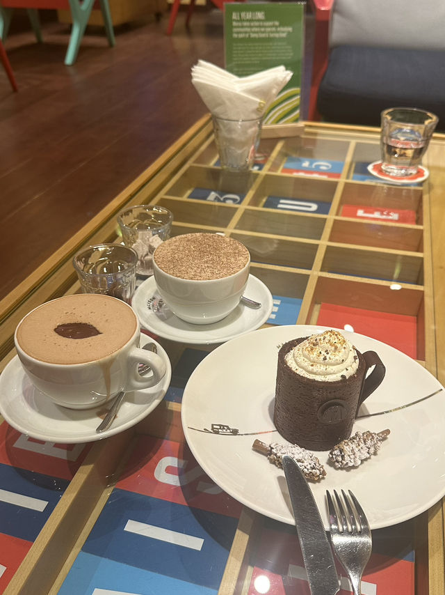Include Insta Worthy Cafes in Hoi An!