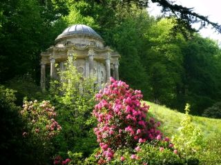 Our Trip to Stourhead in Bloom: A Dreamy Springtime Escape