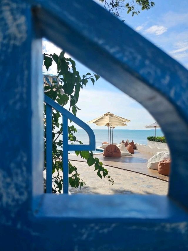 ที่พักและคาเฟ่ วิวริมทะเลพัทยา Sea Of Love