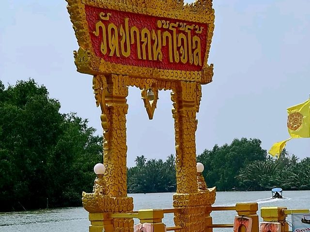 พระอุโบสถสีทอง วัดปากน้ำโจ้โล้ บางประกง