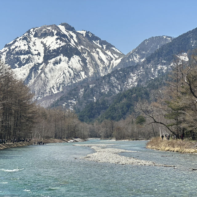 🌿 山と水の楽園へようこそ：上高地の春散策 🏞️✨
